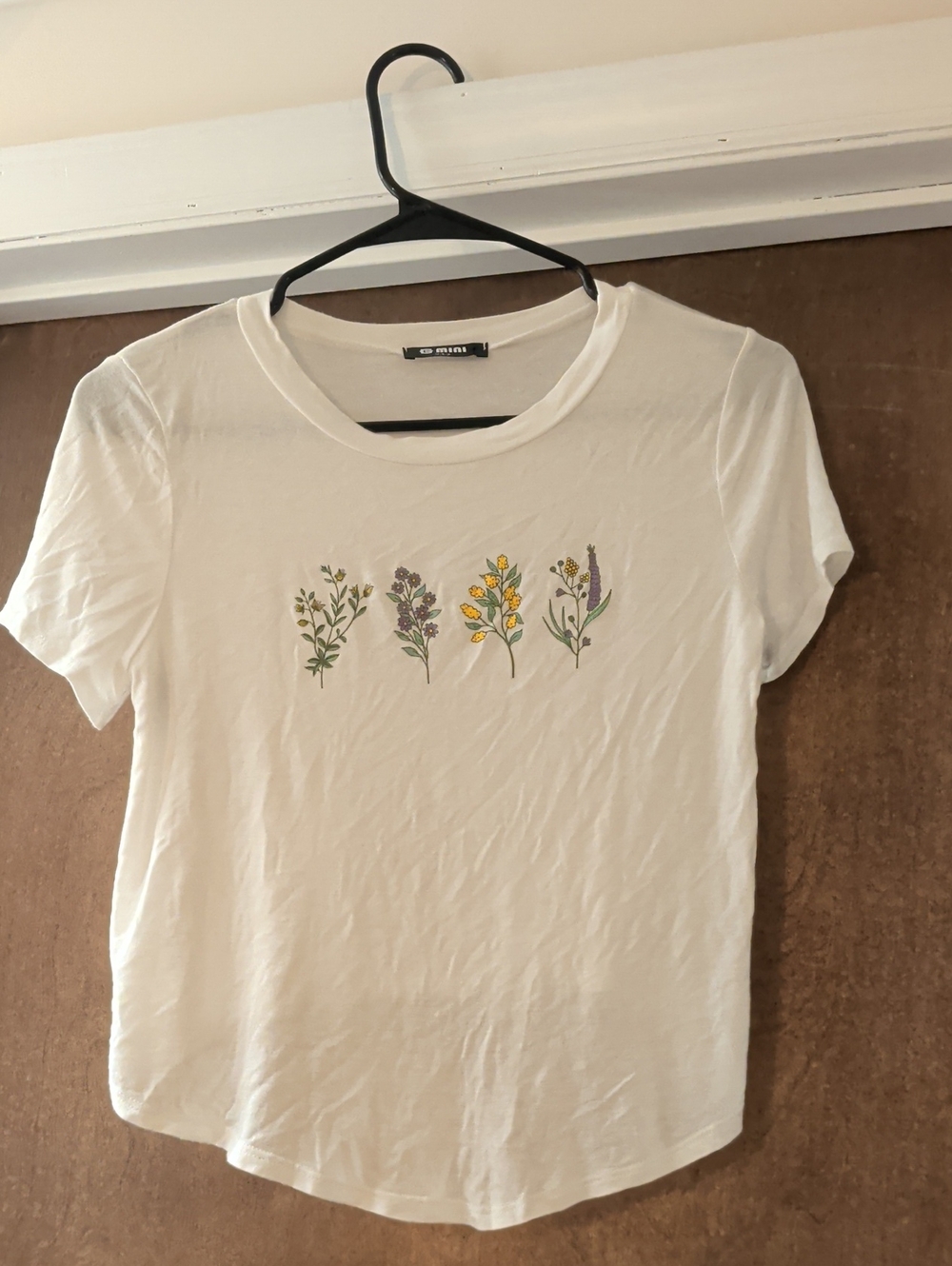 White Floral Graphic Crew Neck Tee - Women's Short Sleeve